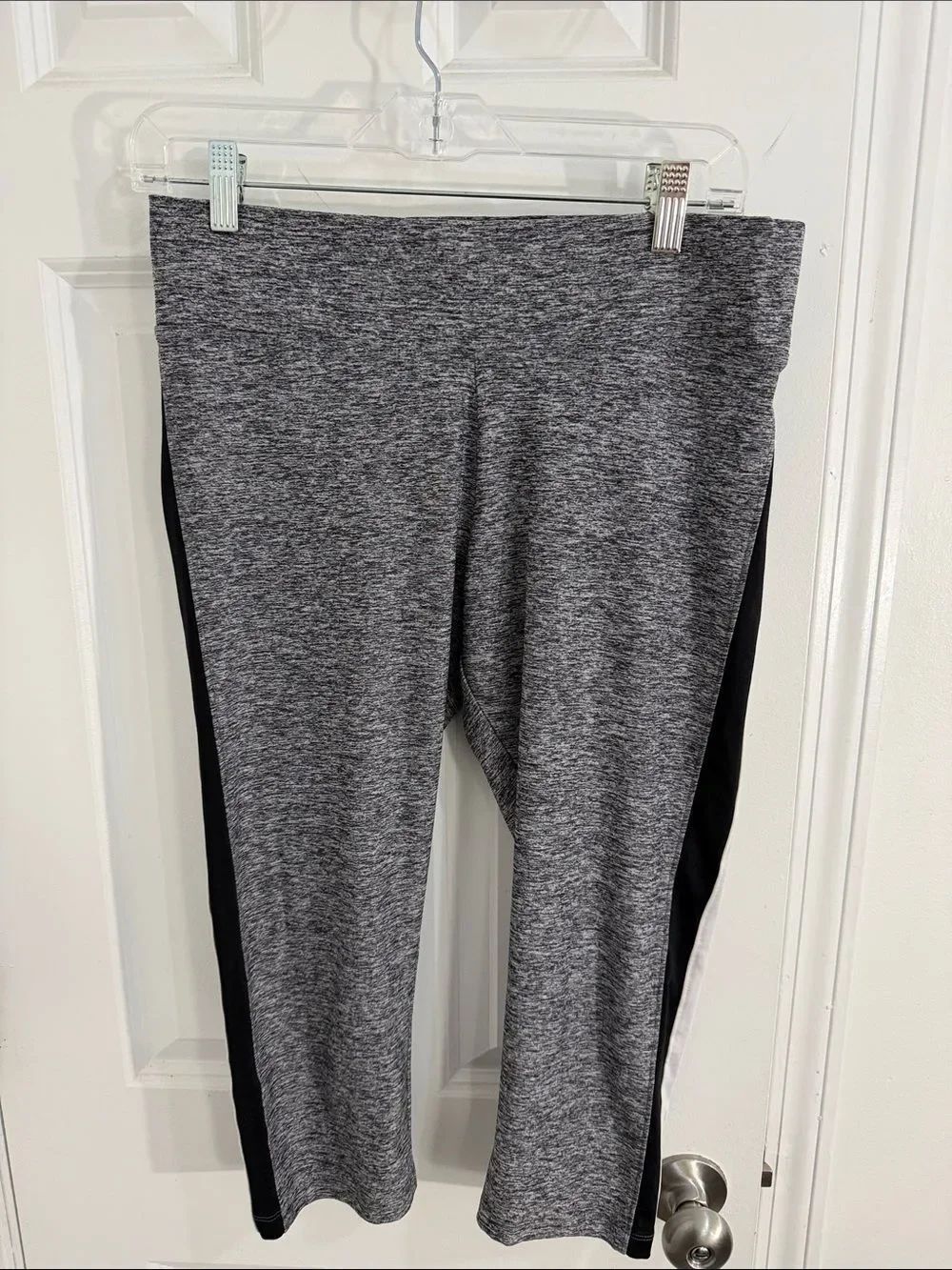 PINK Victoria's Secret Girls' Gray Heather Capri Leggings with Black Side Panels